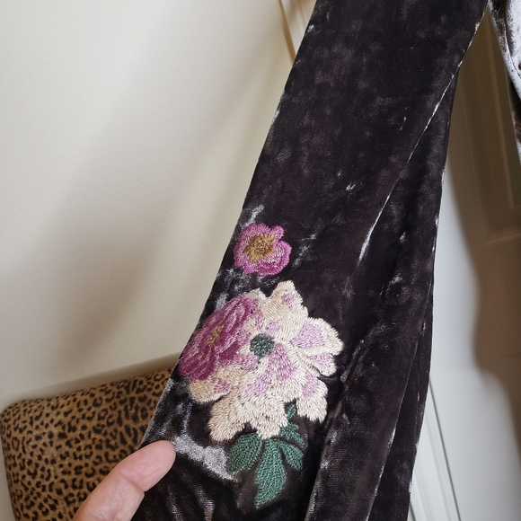 Velvet top by Billy t New without tags - Picture 3 of 6